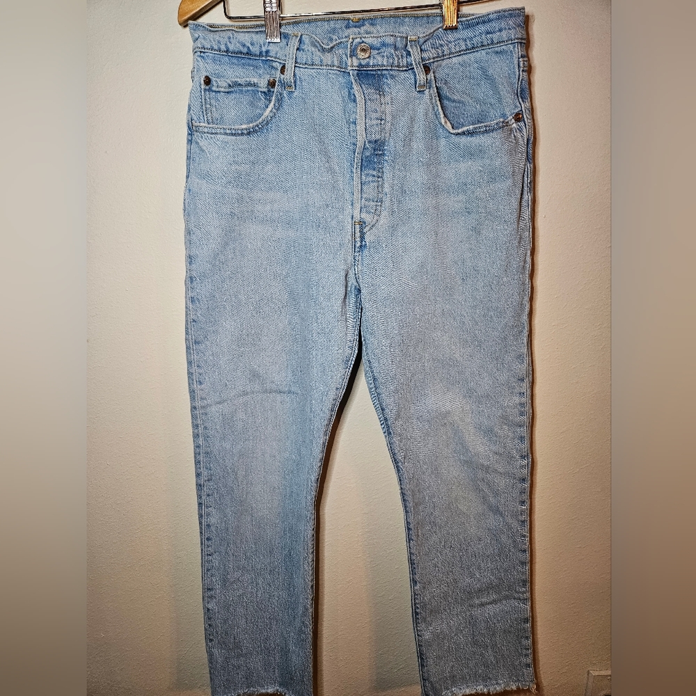 Levi 501 Cropped Raw Hem High Waisted Straight Leg Jeans Light Wash Button Fly